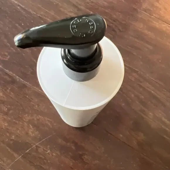 Tan-Luxe THE BUTTER Illuminating Tanning Butter Gradual Self Tan 16.9 oz - Picture 6 of 7